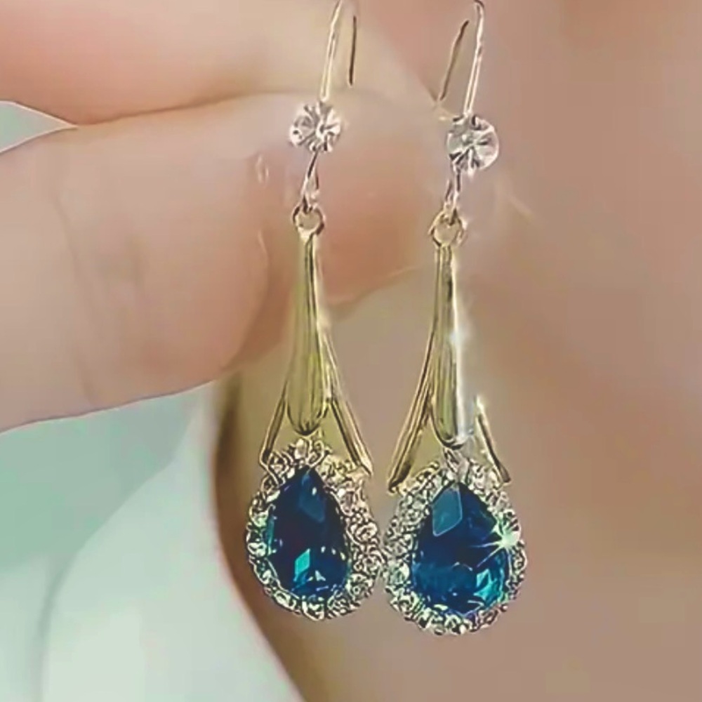 NWOT - Elegant Blue and Gold Drop Earrings